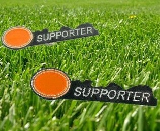 Pin da Tifoso di Calcio Arancione (12 pz)