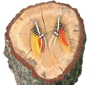 Orecchini con piuma marrone (1 pz)